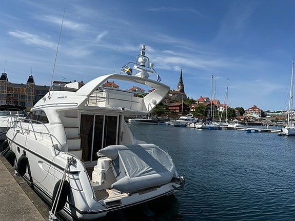 Princess 34 Flybridge 3 of 5