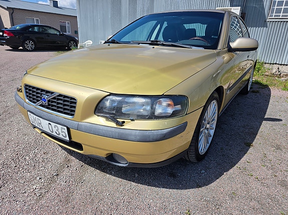 Volvo S60 2 of 5