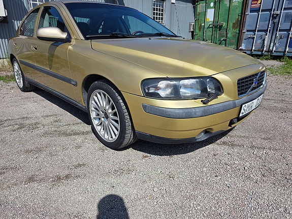 Volvo S60 3 of 5