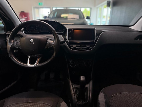 Peugeot 208 8 of 21