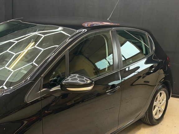 Peugeot 208 14 of 21
