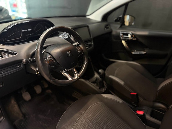 Peugeot 208 7 of 21