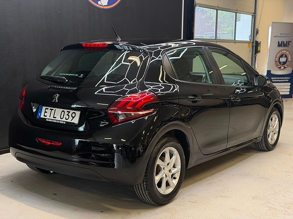 Peugeot 208 19 of 21