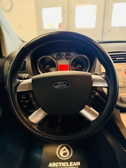 Ford Kuga 17 of 22