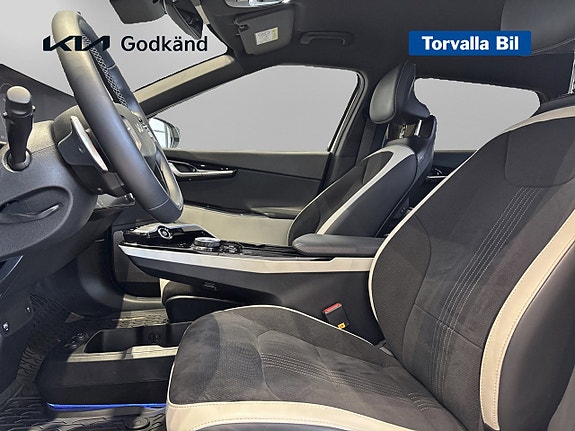 Kia EV6 8 of 19
