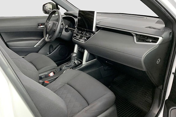 Toyota Corolla Cross 8 of 12