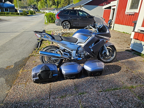 Yamaha FJR1300 2 of 2