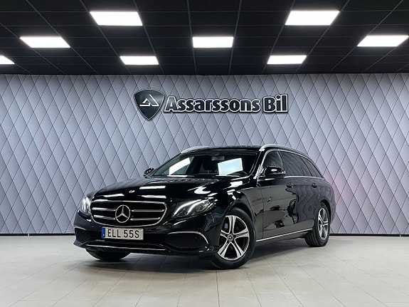 Mercedes-Benz E200 3 of 5