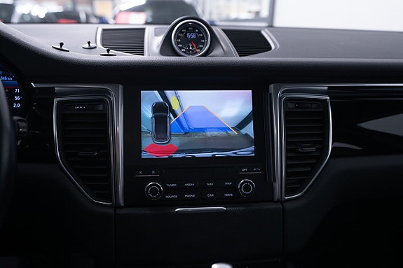Porsche Macan 23 of 28