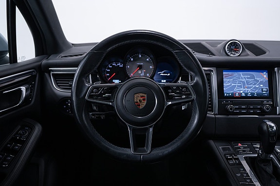 Porsche Macan 17 of 28