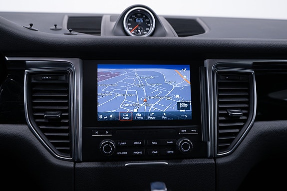 Porsche Macan 24 of 28