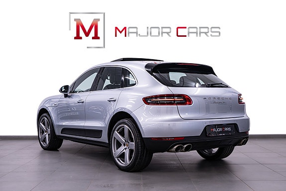 Porsche Macan 4 of 5