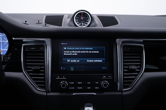 Porsche Macan 26 of 28