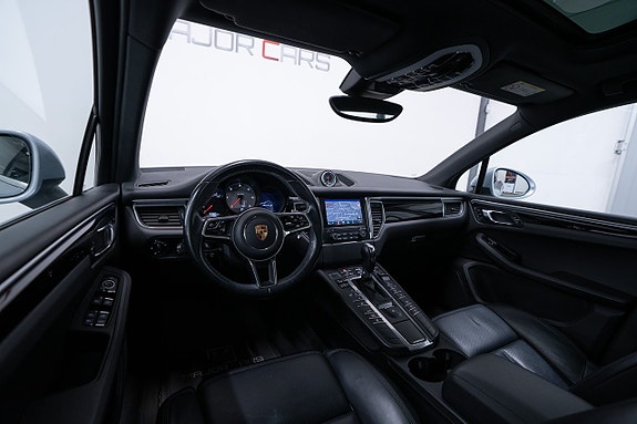 Porsche Macan 15 of 28