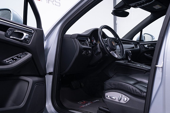 Porsche Macan 9 of 28