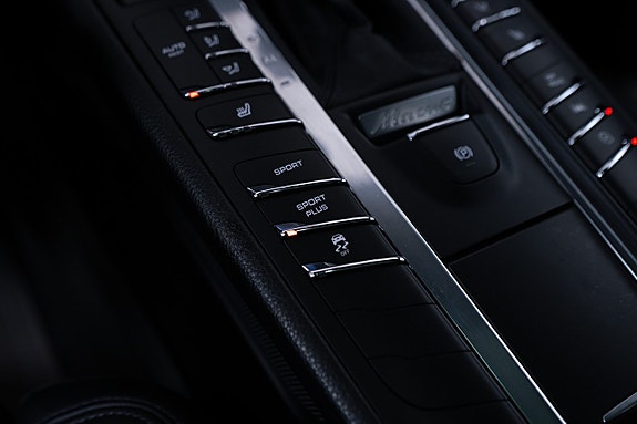 Porsche Macan 21 of 28