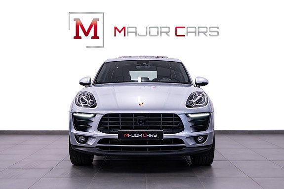 Porsche Macan 2 of 5