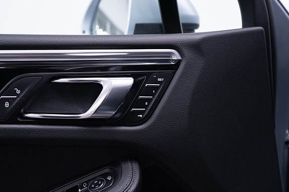 Porsche Macan 10 of 28