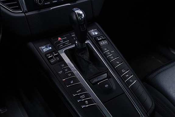 Porsche Macan 20 of 28