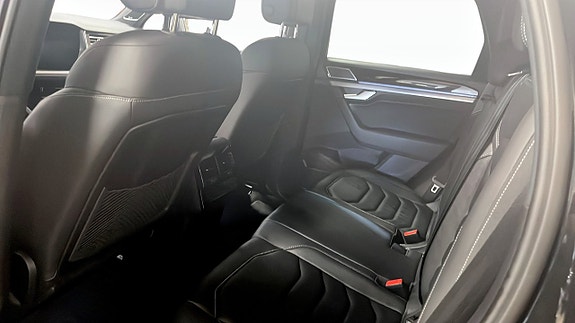 Volkswagen Touareg 11 of 13