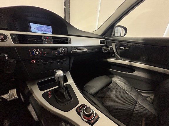 BMW 320d 28 of 30