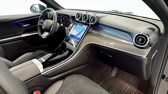 Mercedes-Benz GLC300 e 3 of 5