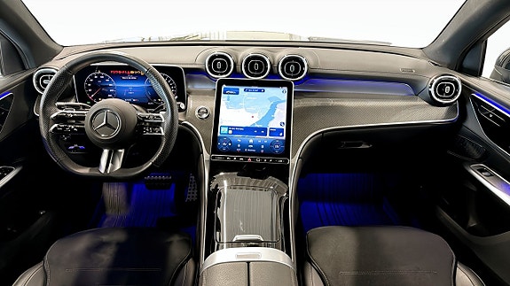 Mercedes-Benz GLC300 e 4 of 5