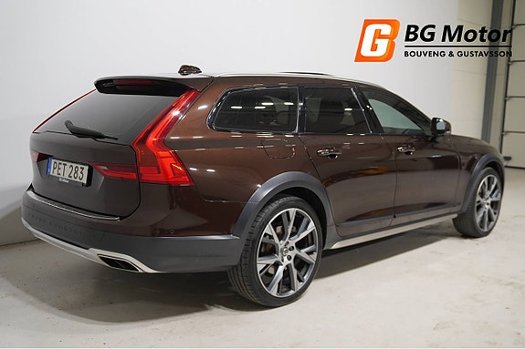 Volvo V90 Cross Country 3 of 5