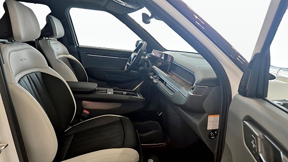 Kia EV9 7 of 12
