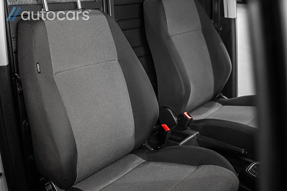 Volkswagen Caddy Maxi 30 of 30