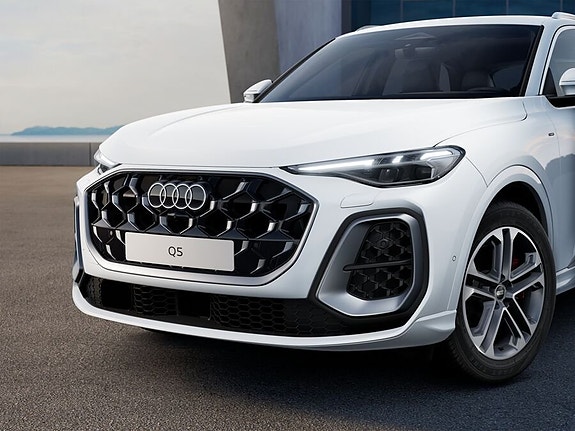 Audi Q5 2 of 5