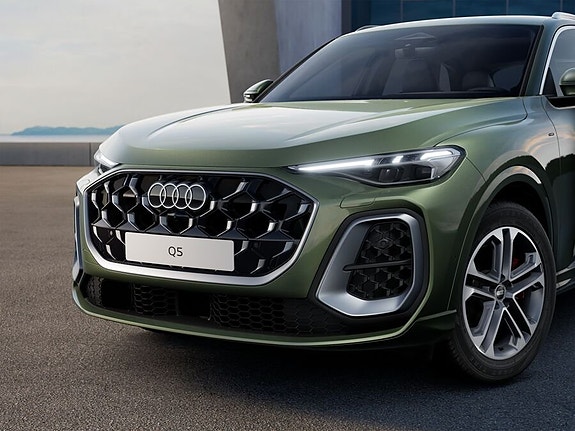 Audi Q5 2 of 5