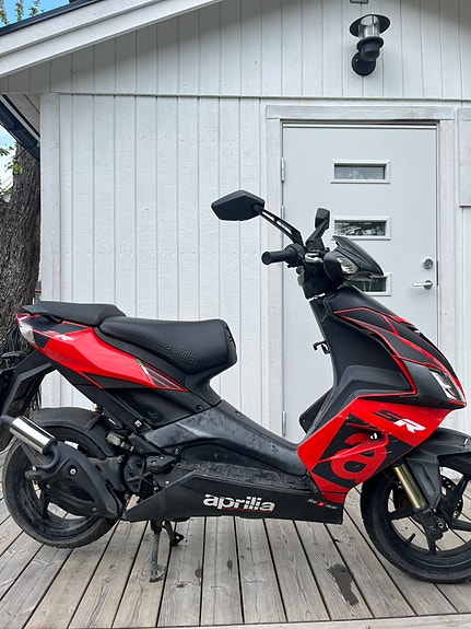 Aprilia Sr 50 2 of 6