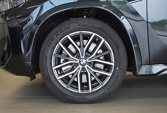 BMW iX1 2 of 22