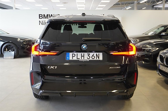 BMW iX1 6 of 22