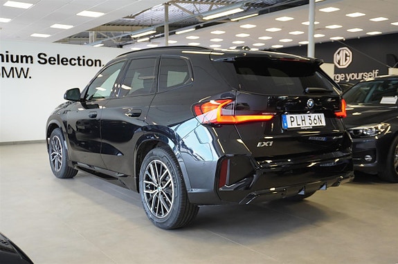BMW iX1 4 of 22