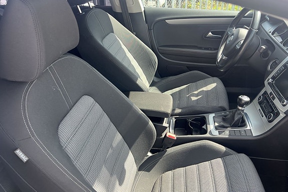 Volkswagen Passat CC 12 of 14