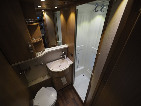 Hymer T 668 CL Bianco Line Låga Långbäddar I AUT I 3850kg 13 of 19