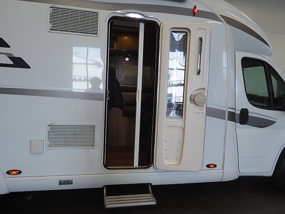 Hymer T 668 CL Bianco Line Låga Långbäddar I AUT I 3850kg 5 of 19