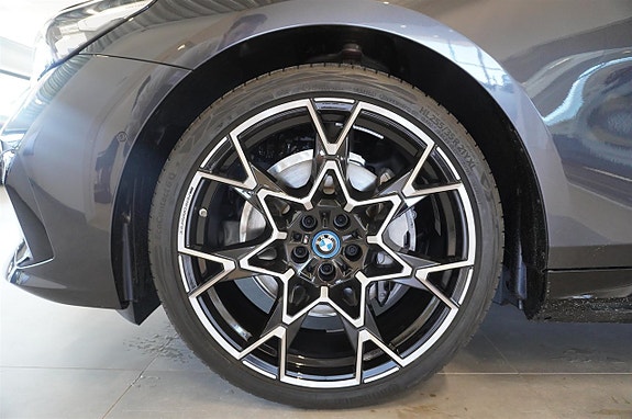 BMW i5 6 of 13