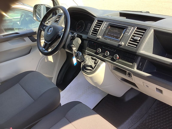 Volkswagen Transporter 9 of 15