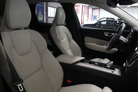 Volvo XC60 23 of 28