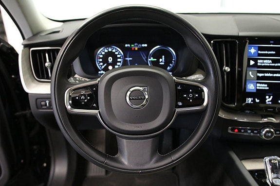 Volvo XC60 8 of 28