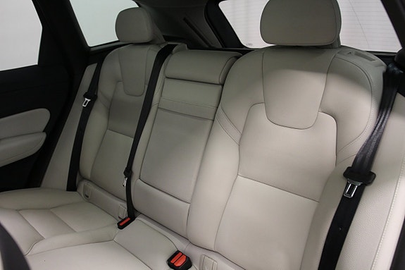 Volvo XC60 13 of 28