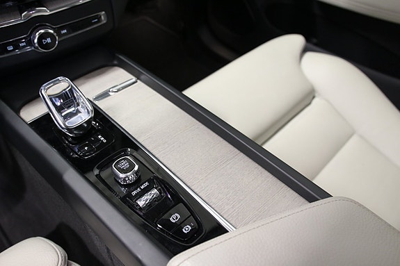 Volvo XC60 9 of 28