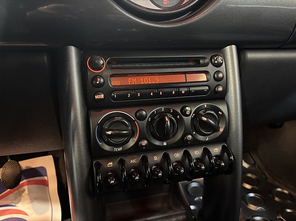 MINI Cooper 12 of 20
