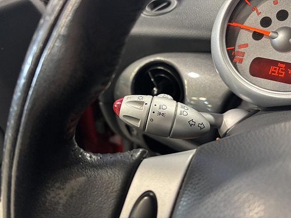 MINI Cooper 14 of 20