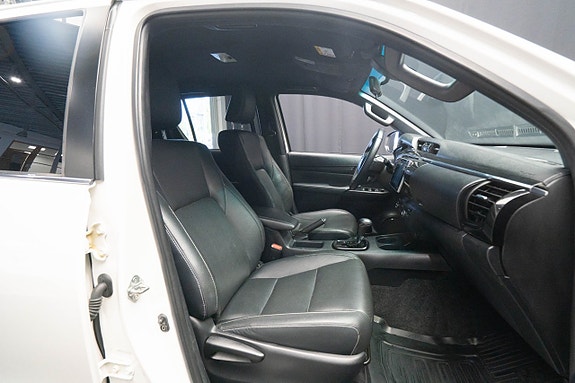 Toyota HiLux 21 of 24
