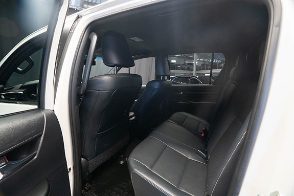 Toyota HiLux 15 of 24