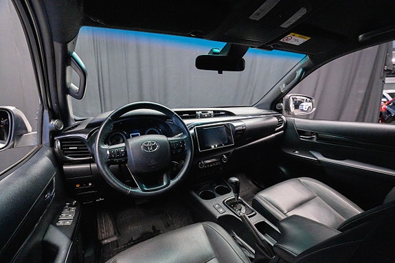Toyota HiLux 16 of 24